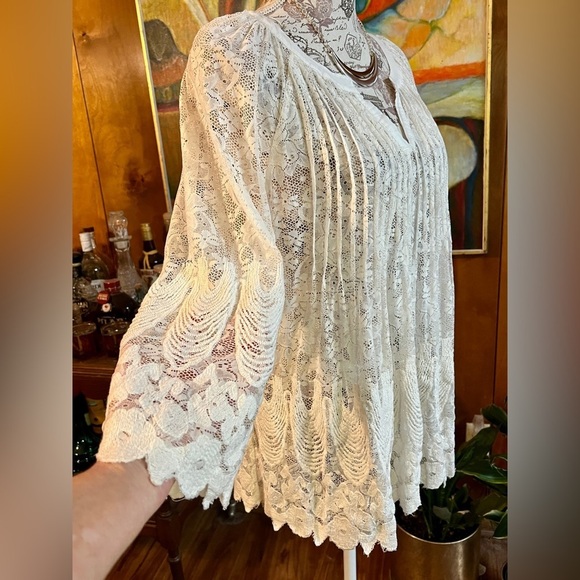 🛍️V. CHRISTINA Cream lace long sleeve blouse size L. - Picture 8 of 12